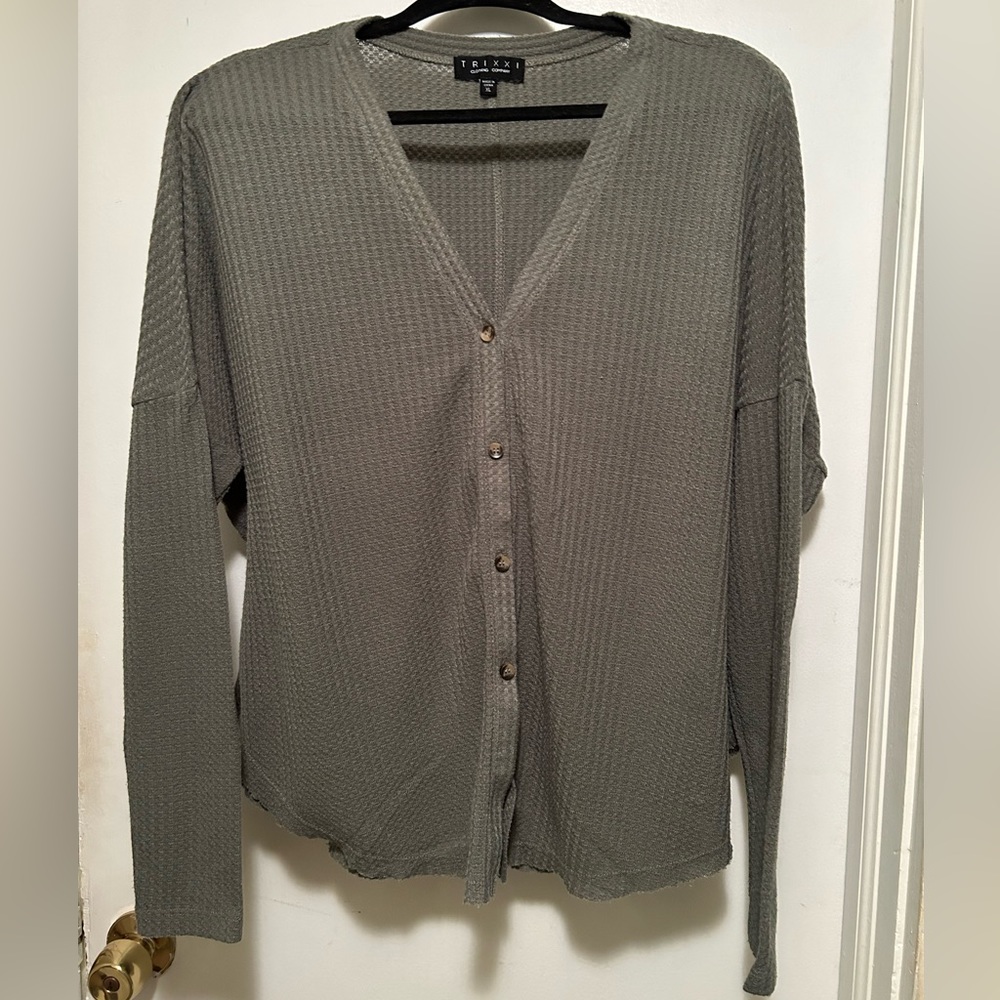 Franchesca’s - Trixxi Clothing Company - Olive button front dolman thermal - XL